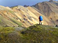 Wanderung im Hochland Landmannalaugar - farbige Berge