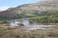 Dampfende Quellen im Geysir-Gebiet - Goldener Kreis