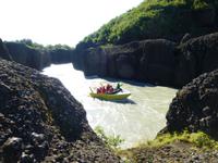 Speedboot auf dem Fluss Hvita