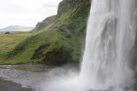 Am Wasserfall Seljalandsfoss