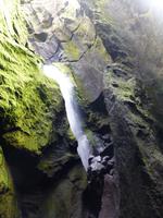 Höhlen-Wasserfall Stakkholtsgja in Thorsmörk