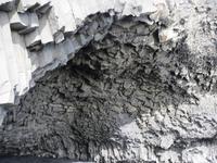 081_Strand mit Basaltsäulen