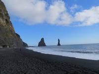 082_Strand mit Basaltsäulen