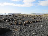 084_Strand mit Basaltsäulen
