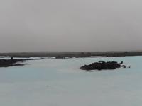 Die blaue Farbe des Wassers in der blauen Lagune rührt von der im Wasser enthaltenen Kieselsäure.