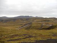 Zahlreiche Heißwasserleitungen durchziehen die Gegend um das Nesjavellir-Kraftwerk.