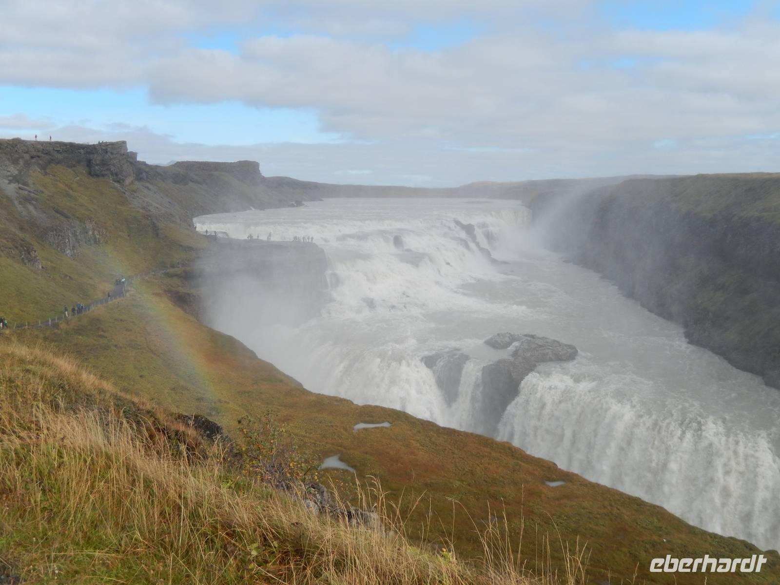 Bei Sonne kann man oft einen Regenbogen über dem Gulfoss sehen.