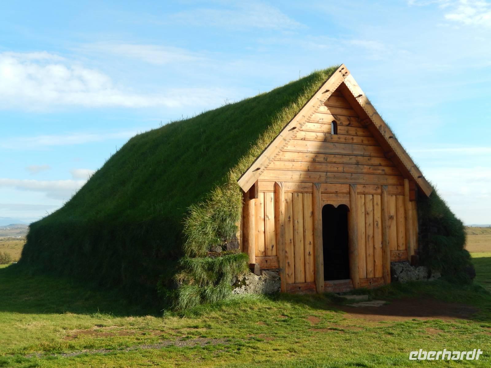 Neben der Domkirche von Skaholt konnten wir auch ein Modell einer kleinen Grassodenkirche bestaunen.