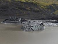 Durch das Abschmelzen des Gletschers fließt mehr und Wasser im Jökulsá á Sólheimasandi.