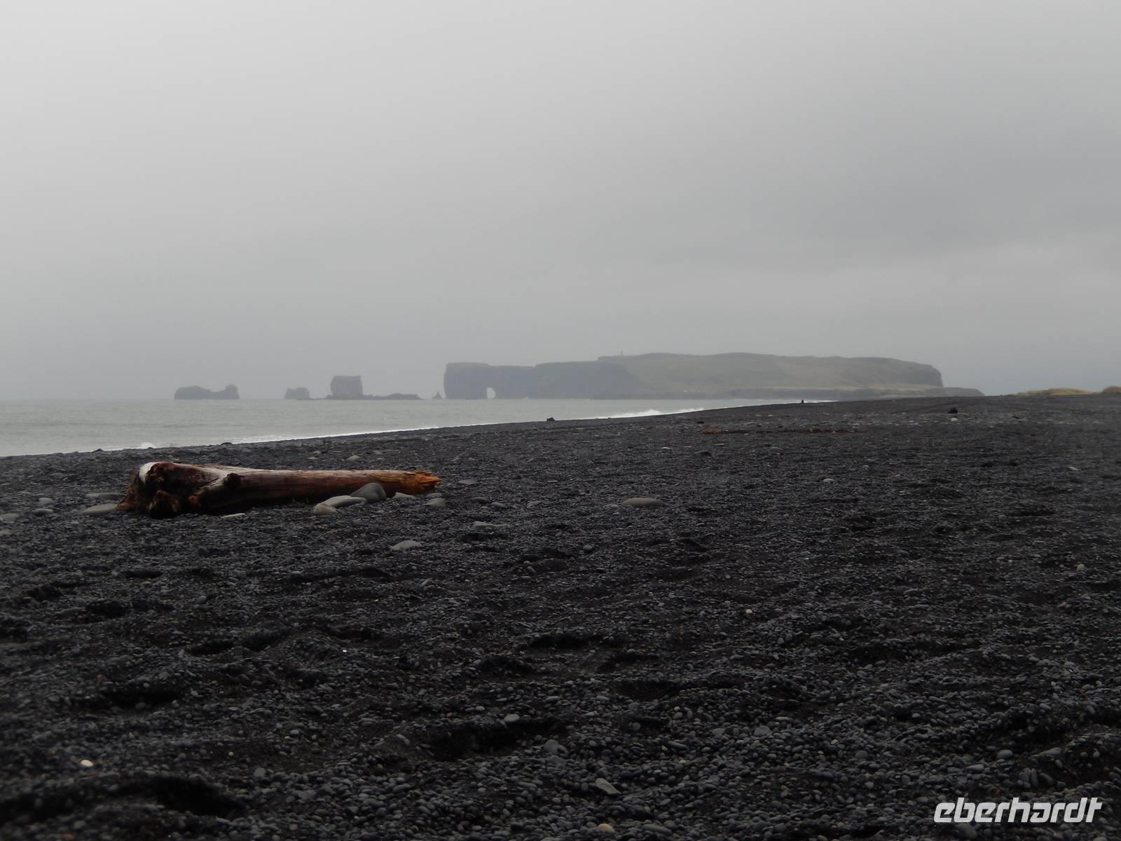 Besonders bekannt bei den Vestmannaeyjar oder zu deutsch Westmännerinseln ist der Felsbogen.