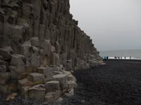 Besonders begeistert haben uns die tausenden Basaltsäulen, die sich am Reynisfjall hinaufziehen.