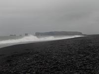 Ein regelrechter Sturm zog über den Strand von Vik hinweg.
