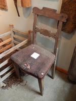 So wurden Gegenstände wie dieser Stuhl auch aus wurmstichigem Treibholz gefertigt.