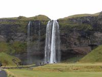 Der letzte Wasserfall auf unserem Programm war der Seljalandsfoss.