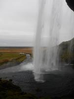 Das störte die meisten von uns aber nicht und so gingen wir gerne hinter dem Seljalandsfoss hindurch.