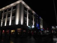 Da Strom in Island besonders günstig ist, kann man sich allerdings opulente Fassadenbeleuchtungen durchaus erlauben.