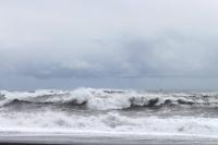 am schwarzen Strand an der Südküste