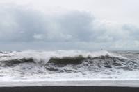 am schwarzen Strand an der Südküste