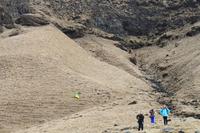 am schwarzen Strand an der Südküste