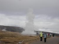 Strokkur, bricht regelmäßig aller 3-5 Minuten aus