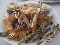 Mittagessen im Fischrestaurant KFAR NAHUM Kapernaum (der Rest vom Fisch)