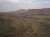 Blick auf die Negev-Wüste mit Zin-Fluss