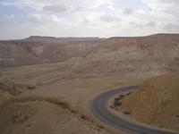 Blick auf die Negev-Wüste mit Zin-Fluss