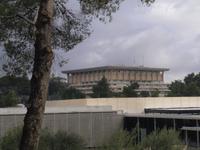 Blick vom Israel-Museum hinüber zur Knesset