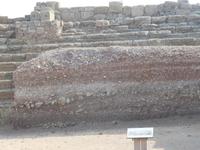 tiefe Ausgrabungen...hier sieht man noch die wie weit alles zugedeckt war