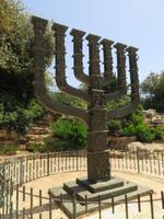 Rundreise Israel - Menora, Wahrzeichen Jerusalems 