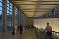 am modernen Flughafen in Tel Aviv