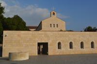 Vor der Brotvermehrungskirche