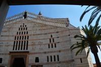 Vor der Verkündigungskirche (A und M)