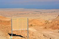 Beginn verschiedener Wanderwege durch die judäische Wüste