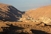 Blick durch ein Wüstental