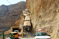 Fussweg von der Seilbahn zur orhodoxen Kirche