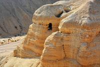 in dieser Höhle fand man eine von 800 Schrifrollen