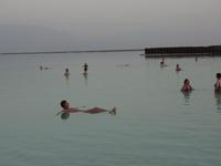 Baden im Toten Meer