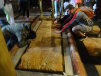 Jerusalem - in der Grabeskirche, Salbungsstein