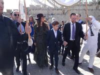 Jerusalem - Männerweihe auf dem Weg zur Klagemauer