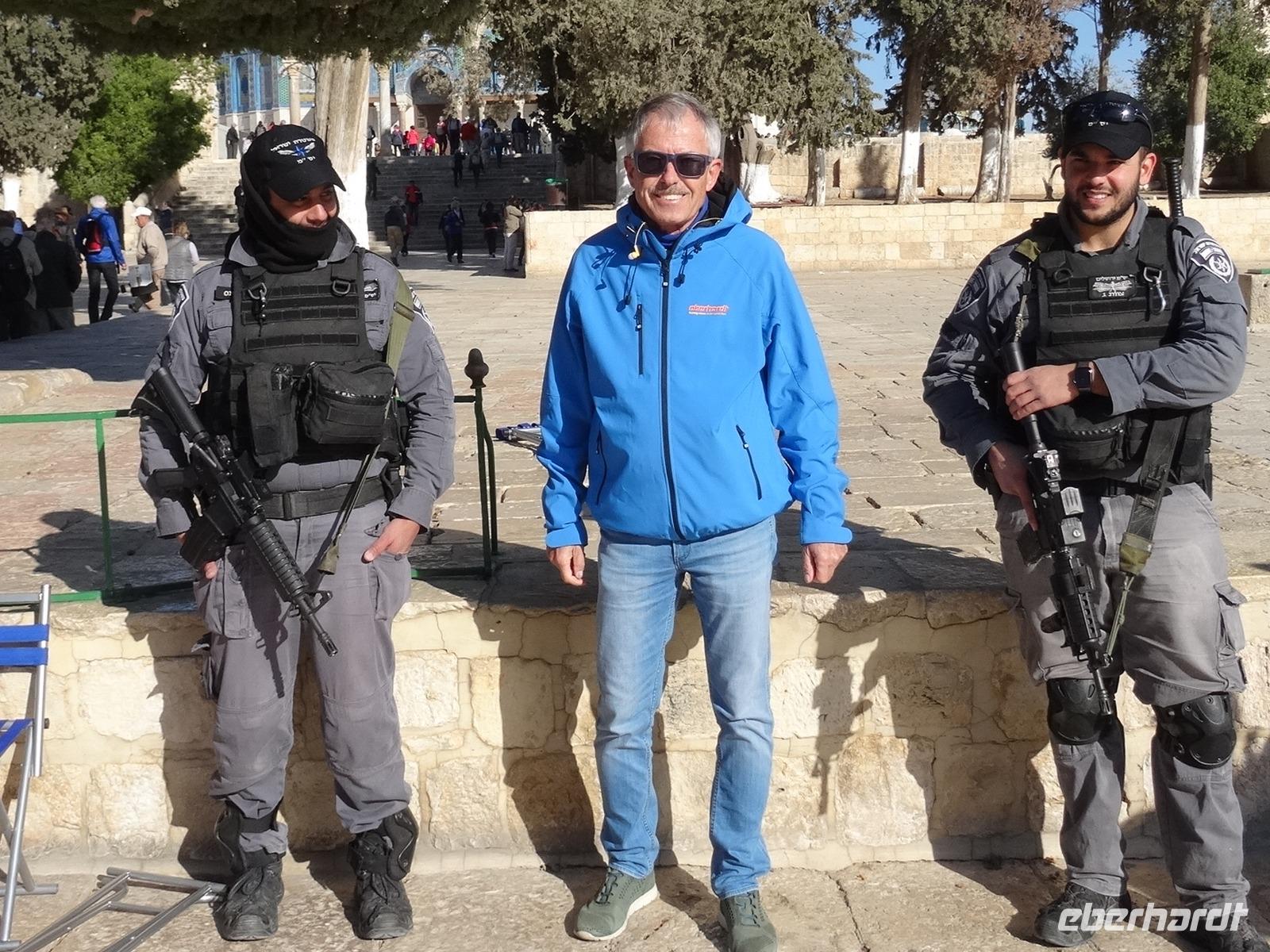 Jerusalem - auf dem Tempelberg , Reiseleiter unter Schutz