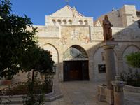 Bethlehem -  Garten vor und Eingang in die Katharinenkirche