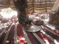 Tee-Zeremonie im Beduinencamp