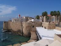 Akko- Blick vom Seetor auf die Johannes-Kirche und den Leuchtturm 