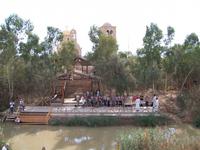 An der Taufstelle am Jordan-Grenzfluss