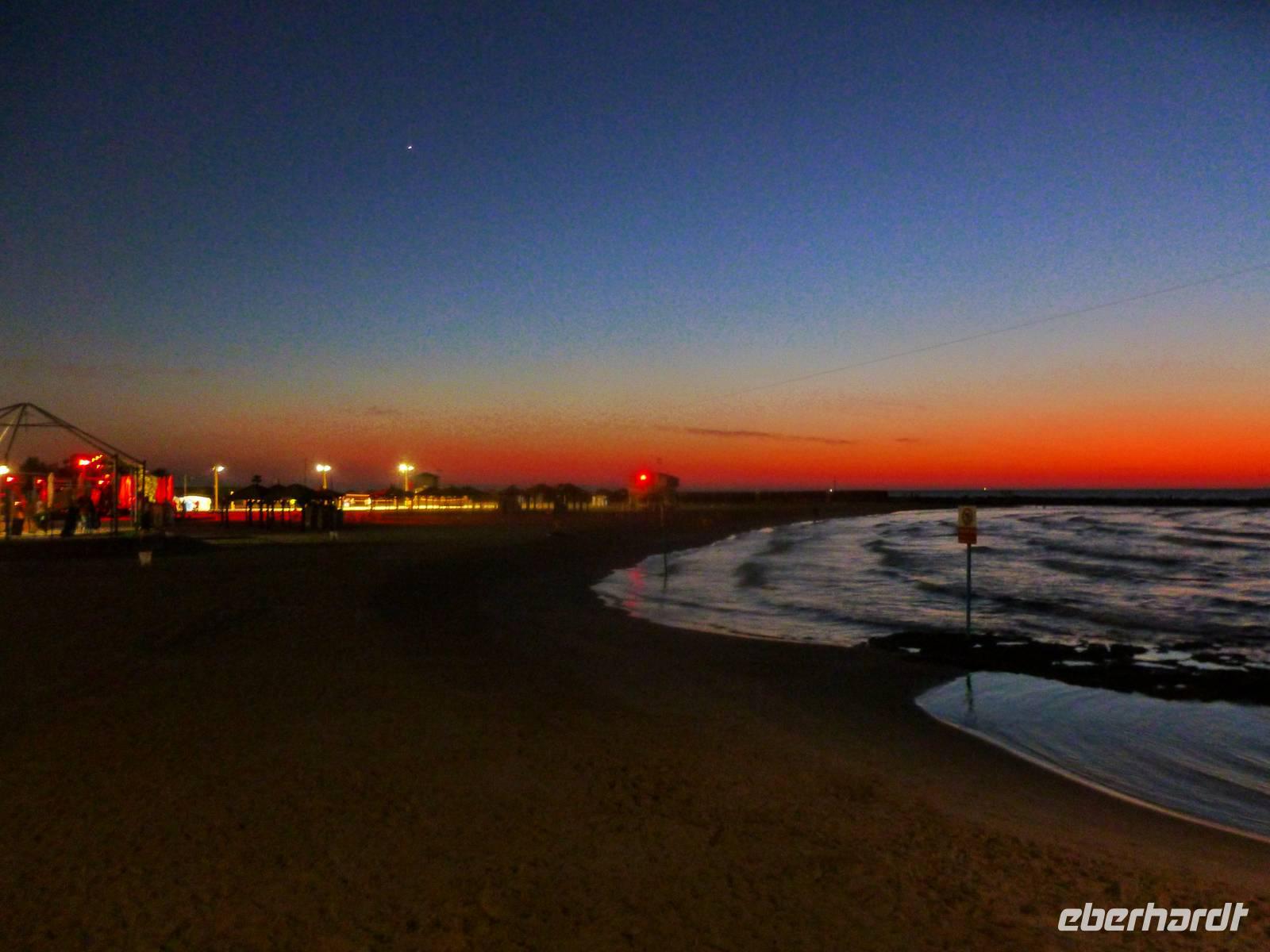 1.Tag, 24.10.2013: Sonnenuntergang am Strand von Tel Aviv
