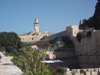 Blick zum Tempelberg nach Passieren der Jerusalemer Altstadtmauer 