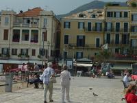 ...und dieses Bild zeigt schon die andere Seite besagten Stegs. Im Gegensatz zu den folgenden Tagen waren hier übrigens noch vergleichsweise wenige Menschen in den Straßen unterwegs...