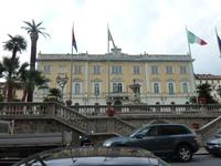 Leider habe ich nie herausgefunden, um welche Art von Gebäude es sich hierbei handelt. Ein Foto war es aber allemal wert.