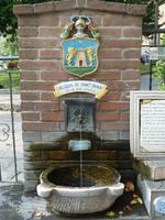 Noch ein letzter Blick auf den gesegneten Brunnen von Alassio. Übrigens hatten wir die ganze Woche über herrliches Wetter, nachdem ich mir an dem Brunnen die Hände gewaschen hatte. Ich hoffe Sie haben es auch alle versucht?
